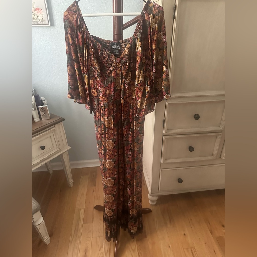 Almost new fall jumper with beautiful sleeves. True to size.
